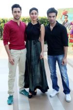 Kareena Kapoor, Imran Khan, Punit Malhotra with Gori Tere Pyaar mein star cast in Delhi on 12th Nov 2013 (5)_5283775e321d2.JPG