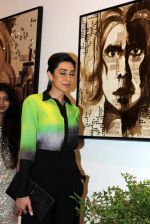 Karisma Kapoor at Bal Disha painting exhibition in Nehru, Mumbai on 12th Nov 2013 (13)_528311b0b21cf.JPG