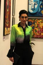 Karisma Kapoor at Bal Disha painting exhibition in Nehru, Mumbai on 12th Nov 2013 (44)_528311bc168c0.JPG