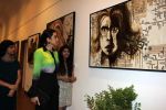 Karisma Kapoor at Bal Disha painting exhibition in Nehru, Mumbai on 12th Nov 2013 (5)_528311ac68005.JPG