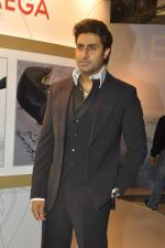 Abhishek Bachchan at the promotion of Omega watches in Malad, Mumbai on 13th Nov 2013 (23)_5284c490148d9.JPG