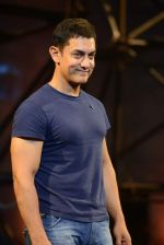 Aamir Khan unveil Dhoom Machale Song in Yashraj, Mumbai on 14th Nov 2013 (165)_52859377e5d44.JPG