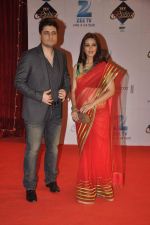 Sonali Bendre, Goldie Behl at Zee Rishtey Awards in Andheri Sports Complex, Mumbai on 16th Nov 2013 (105)_5289015e0b330.JPG