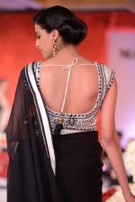 at Maheka Mirpuri Fashion Show in Taj Hotel, Mumbai on 16th Nov 2013 (321)_5288fa1259ab8.JPG