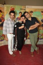 Imran Khan, Kareena Kapoor, Punit Malhotra promotes Gori Tere Pyaar Mein in Mehboob Studio on 17th Nov 2013 (10)_5289a451c75ff.JPG