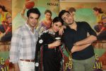Imran Khan, Kareena Kapoor, Punit Malhotra promotes Gori Tere Pyaar Mein in Mehboob Studio on 17th Nov 2013 (12)_5289a4522f668.JPG