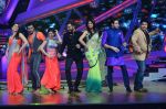 Imran Khan, Kareena Kapoor, Shilpa Shetty, Sajid Khan, Terence Lewis on the sets of Nach Baliye 6 in Mumbai on 19th Nov 2013 (129)_528ca1b2210de.JPG