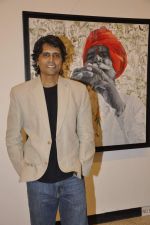 Nagesh Kukunoor at art showing Fellow Travellers by Laxman Aelay in jehangir Art Gallery, Mumbai on 19th nov 2013 (8)_528c62173913e.JPG