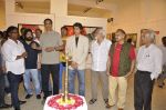 Nagesh Kukunoor at art showing Fellow Travellers by Laxman Aelay in jehangir Art Gallery, Mumbai on 19th nov 2013 (9)_528c6216dbea3.JPG