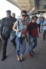 Priyanka Chopra snapped at airport in Mumbai on 19th Nov 2013 (11)_528c670c12c11.JPG