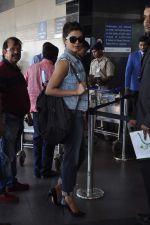 Priyanka Chopra snapped at airport in Mumbai on 19th Nov 2013 (24)_528c670782925.JPG