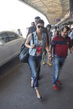 Priyanka Chopra snapped at airport in Mumbai on 19th Nov 2013 (9)_528c670cd3a73.JPG