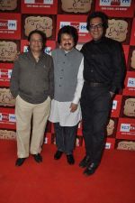 Anup Jalota,  Pankaj Udhas, Talat Aziz at Big FM Show launch in Mumbai on 21st Nov 2013 (15)_528f06ff4f8ee.JPG