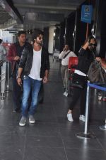 Shahid Kapoor leave for R...Rakumar Dubai Promotions in Mumbai Airport on 21st Nov 2013 (6)_528f2b56d3717.JPG