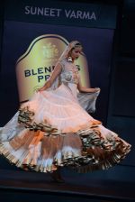 Model walk for Suneet Varma Show at BLENDERS PRIDE FASHION TOUR 2013 Day 1 in Mumbai on 23rd Nov 2013 (15)_5291fa06c5b03.JPG