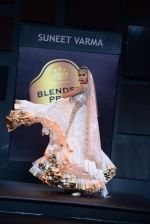 Model walk for Suneet Varma Show at BLENDERS PRIDE FASHION TOUR 2013 Day 1 in Mumbai on 23rd Nov 2013 (18)_5291fa032c833.JPG