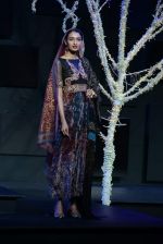 Model walk for Suneet Varma Show at BLENDERS PRIDE FASHION TOUR 2013 Day 1 in Mumbai on 23rd Nov 2013 (63)_5291f9e378681.JPG