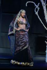Model walk for Suneet Varma Show at BLENDERS PRIDE FASHION TOUR 2013 Day 1 in Mumbai on 23rd Nov 2013 (71)_5291f9dbbda73.JPG