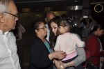 Aishwarya Rai Bachchan snapped with Aaradhya in Mumbai Airport, Mumbai on 24th Nov 2013 (19)_529335aa4735f.JPG