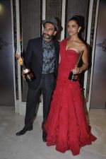 Ranveer Singh, Deepika Padukone at Hello hall of  fame awards 2013 in Palladium Hotel, Mumbai on 24th Nov 2013(280)_52933aa4ad640.JPG