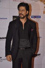 Shahrukh Khan at Hello hall of  fame awards 2013 in Palladium Hotel, Mumbai on 24th Nov 2013 (259)_529339f83edeb.JPG