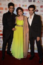 Manish Malhotra, Urmila Matondkar, Punit Malhotra at Saif Belhasa Holdings Masala Awards on 29th Nov 2013 (416)_5298918643e35.JPG