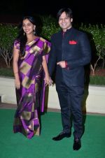 Vivek Oberoi, Priyanka Alva at Vishesh Bhatt_s Wedding Reception in Taj Land_s End, Bandra, Mumbai on 28th Nov 2013 (228)_529838a75f312.JPG