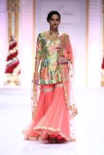 Model walk the ramp for Pallavi Jaikishan showcase on day 2 of bridal week in Mumbai on 30th Nov 2013 (56)_529afd7ad4421.JPG