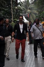 John Abraham snapped on the sets of Welcome Back in Mumbai on 2nd Dec 2013 (2)_529d6f78227f7.JPG