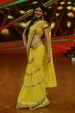 Shilpa Shetty on the sets on Nach Baliye 6 in Filmistan, Mumbai on 3rd Dec 2013  (112)_529f64ac29ef8.JPG