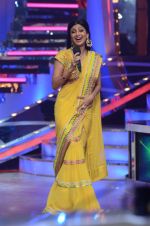 Shilpa Shetty on the sets on Nach Baliye 6 in Filmistan, Mumbai on 3rd Dec 2013  (91)_529f64c95754a.JPG