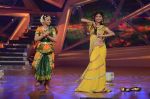 Shilpa Shetty on the sets on Nach Baliye 6 in Filmistan, Mumbai on 3rd Dec 2013  (97)_529f64bb876f8.JPG