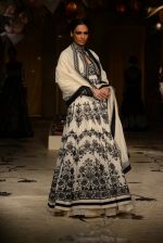 Model walk the ramp for Rohit Bal Show at Bridal Fashion Week 2013 Day 6 on 4th Dec 2013(195)_52a01f56340a9.JPG