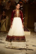 Model walk the ramp for Rohit Bal Show at Bridal Fashion Week 2013 Day 6 on 4th Dec 2013(232)_52a01f6438275.JPG