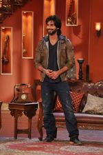 Shahid Kapoor on the sets of Comedy Nights with Kapil in Mumbai on 4th Dec 2013 (11)_52a01deabed40.JPG