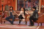 Sonakshi Sinha, Kapil Sharma, Shahid Kapoor on the sets of Comedy Nights with Kapil in Mumbai on 4th Dec 2013 (36)_52a01dee49240.JPG