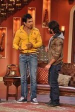 Sonu Sood, Shahid Kapoor on the sets of Comedy Nights with Kapil in Mumbai on 4th Dec 2013 (49)_52a01d1fa4ef9.JPG