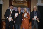 Mahesh Bhatt endorses Aaliya Book in Mumbai on 5th Dec 2013 (15)_52a1761cb65c5.JPG
