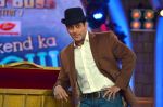 Salman Khan on the sets of Bigg Boss 7 in Lonavla, Mumbai on 7th Dec 2013 (126)_52a400add56a3.JPG