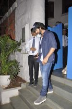 Shahid Kapoor at Vikas Bahl_s birthday in Olive, Mumbai on 7th Dec 2013 (81)_52a4015858757.JPG