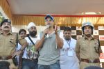 Akshay Kumar at helmet awareness event in BCK, Mumbai on 8th Dec 2013 (8)_52a557c937129.JPG