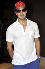 Dino Morea at the launch of Deanne Pandey_s new book in Palladium, Mumbai on 8th Dec 2013 (100)_52a559c8d78bd.JPG