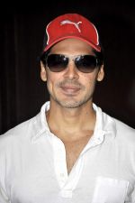 Dino Morea at the launch of Deanne Pandey_s new book in Palladium, Mumbai on 8th Dec 2013 (94)_52a559d639c1f.JPG