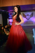 Elli Avram walks for nitya bajaj as a showstopper in her latest collection at amsterdam kitchen and bar in saket, delhi on 6th Dec 2013 (16)_52a584a61d036.jpg