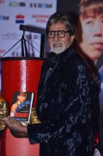 Amitabh Bachchan Launches Mary Kom_s biography in Landmark, Mumbai on 9th Dec 2013 (124)_52a6a936aea83.JPG