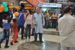 Om Puri, Shilpa Anand on location of the film The Mall in Bhayander, Mumbai on 9th Dec 2013 (9)_52a6aeeb27f00.JPG