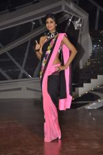 Shilpa Shetty on location of Nach Baliye 6 in Filmistan, Mumbai on 10th Dec 2013 (25)_52a808a2ebf6d.JPG