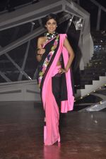 Shilpa Shetty on location of Nach Baliye 6 in Filmistan, Mumbai on 10th Dec 2013 (28)_52a808a407d5e.JPG