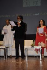 Amitabh Bachchan, Nita Ambani at public awareness on head injury in NCPA, Mumbai on 11th Dec 2013 (28)_52a969cca8012.JPG