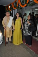 Rani Mukherjee at Dilip Kumar_s bday in Kala Ghoda, Mumbai on 11th Dec 2013 (49)_52a9690cd95dc.JPG